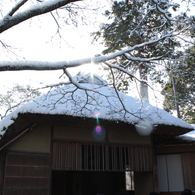 鹿苑寺・夕佳亭　雪と光