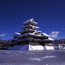 雪晴れの松本城