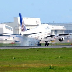 着陸（276）UNITED 747-400 