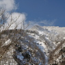 山間の空