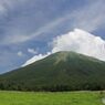 　蔵出し　　　雲　沸き立つ西側からの大山