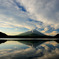 朝日を浴びる富士