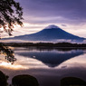 富士山の夜明け