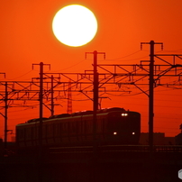 夕陽に染まる鉄道風景①