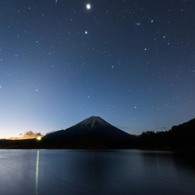 精進湖からの夜空