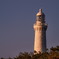 夕日に染まる白亜の灯台