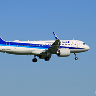 [青い空] ANA A320neo JA211A 到着です