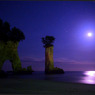 月夜の奇岩
