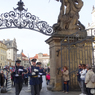 チェコ（４６５）プラハ城の衛兵・交替式を見る　