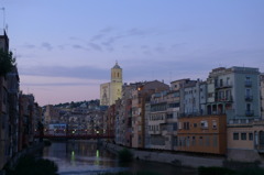 ジローナ　中世の街並み　夕景