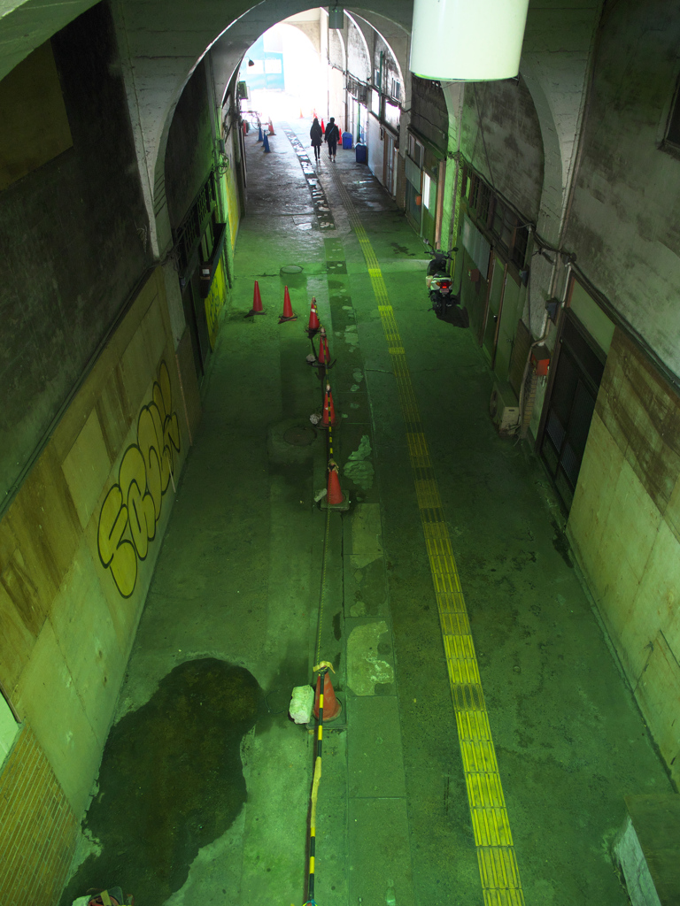 国道駅の通路