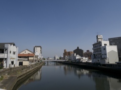 けやき大通り・和歌川の新町橋から