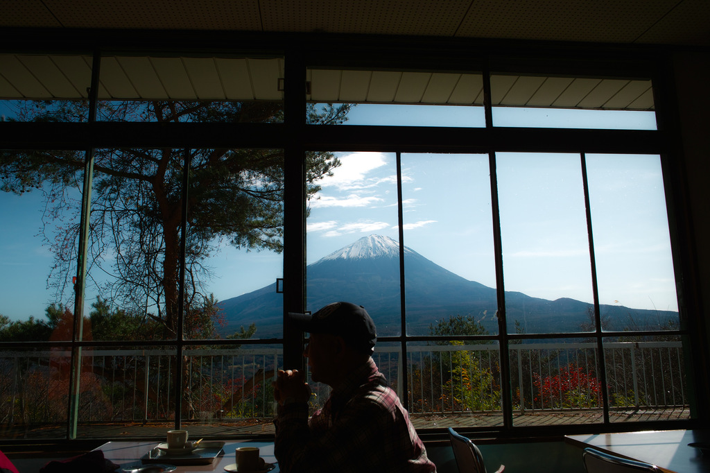 老人と山