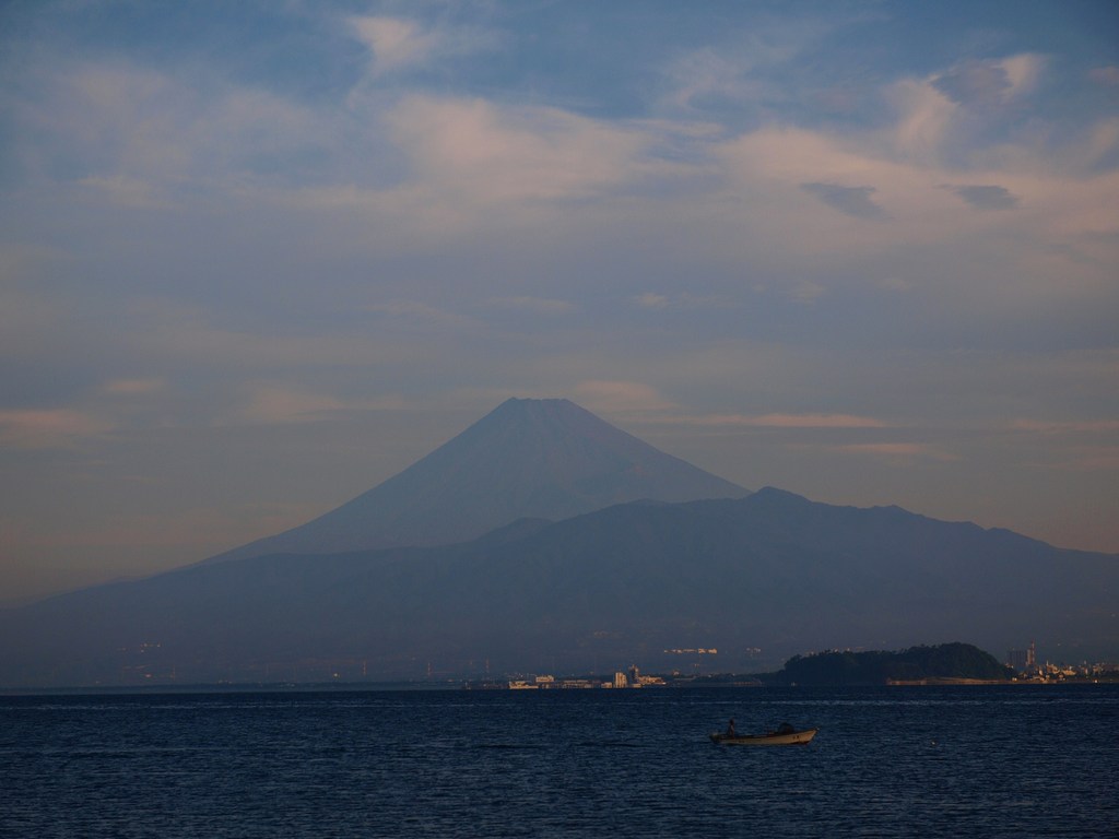 内浦の夜明け　９