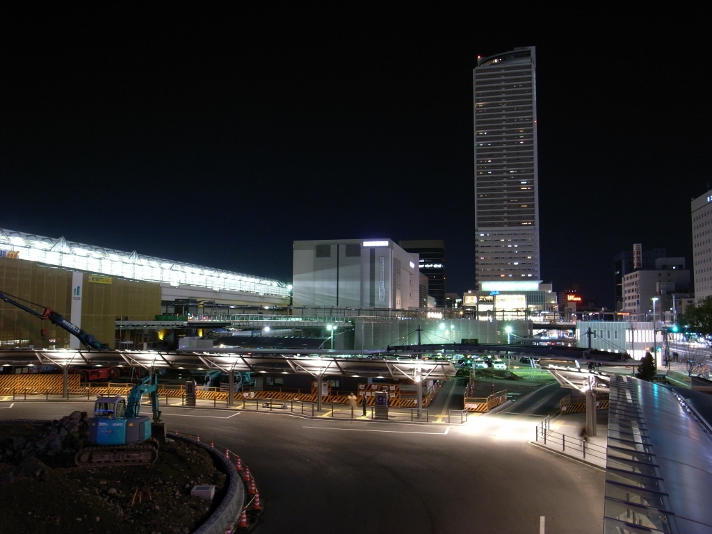 駅前の夜景