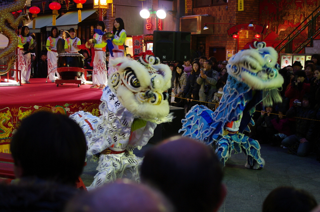 獅子、踊る