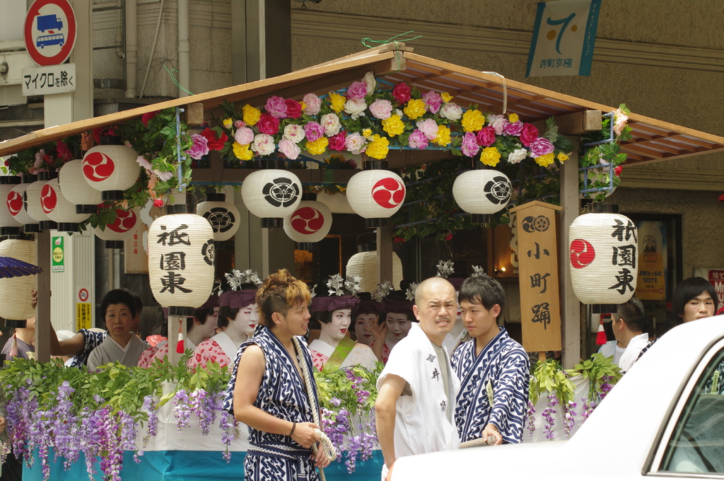 祇園東お茶屋組合花傘巡行