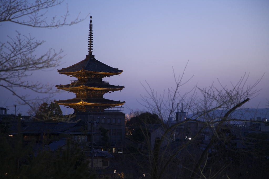 京都東山花灯路　八坂の塔