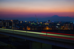 夕景富士と東横線光跡