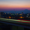 夕景富士と東横線光跡