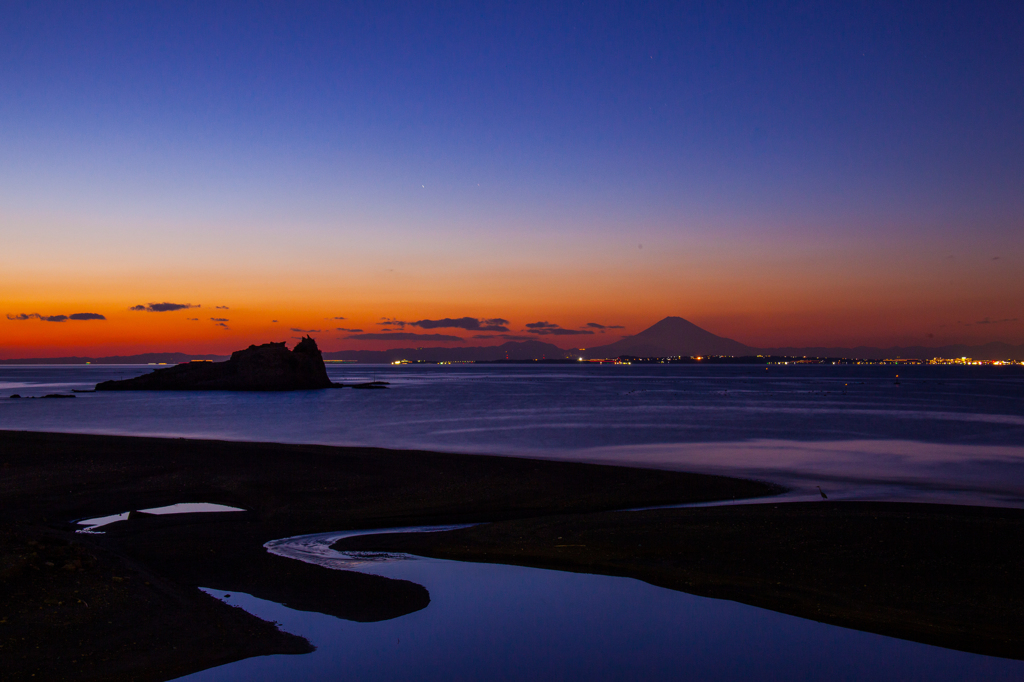 千葉県鋸南町浮島・傾城島と夕景富士 /6