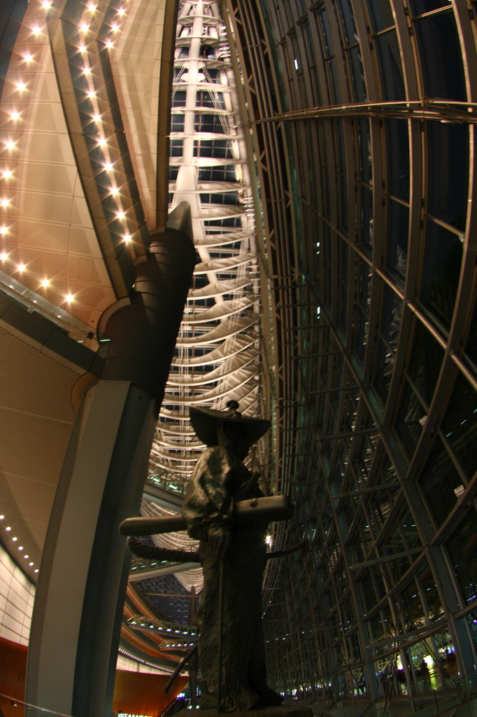 夜の東京国際フォーラム/1