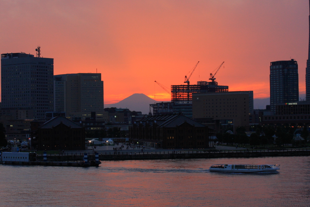 横浜大さん橋からの夕景富士/3