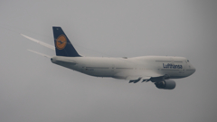 747-8IC with vapor 
