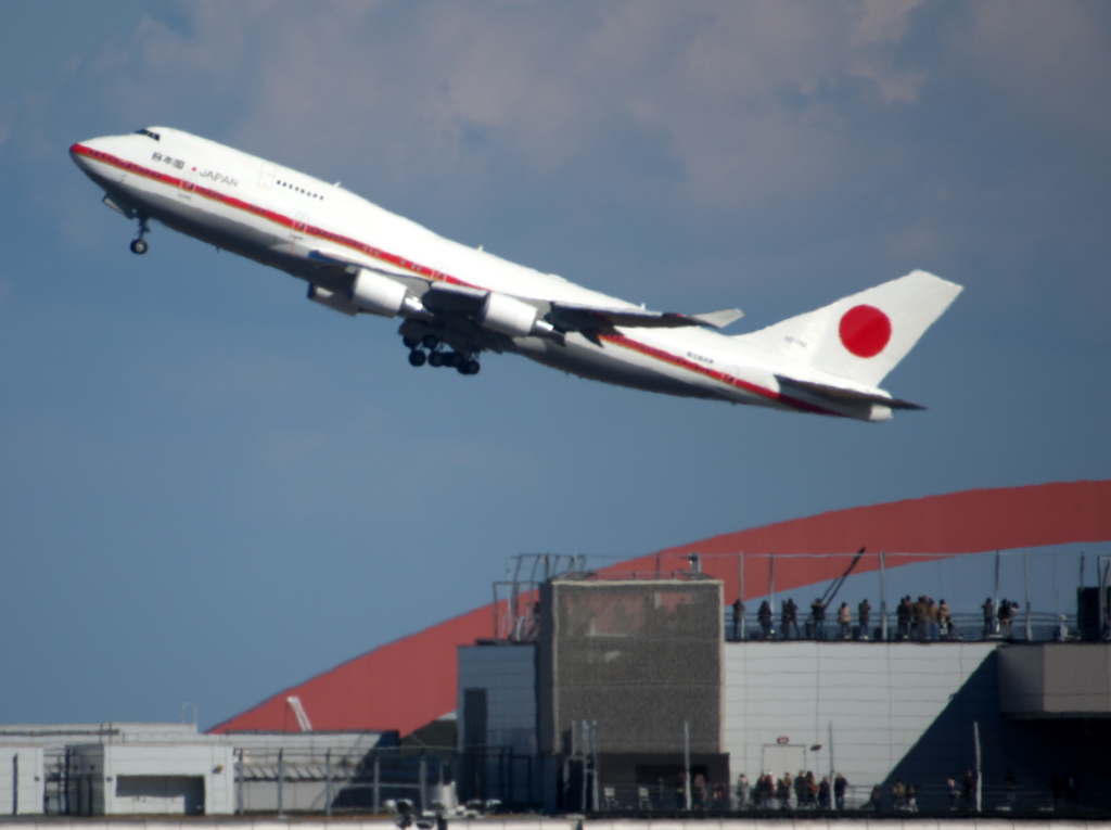 参考 見送る人々