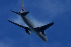 JAL B767 with Vapour