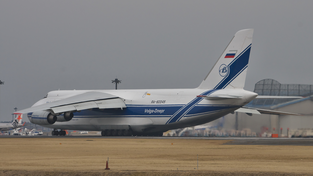 Antonov An-124-100 Ruslan