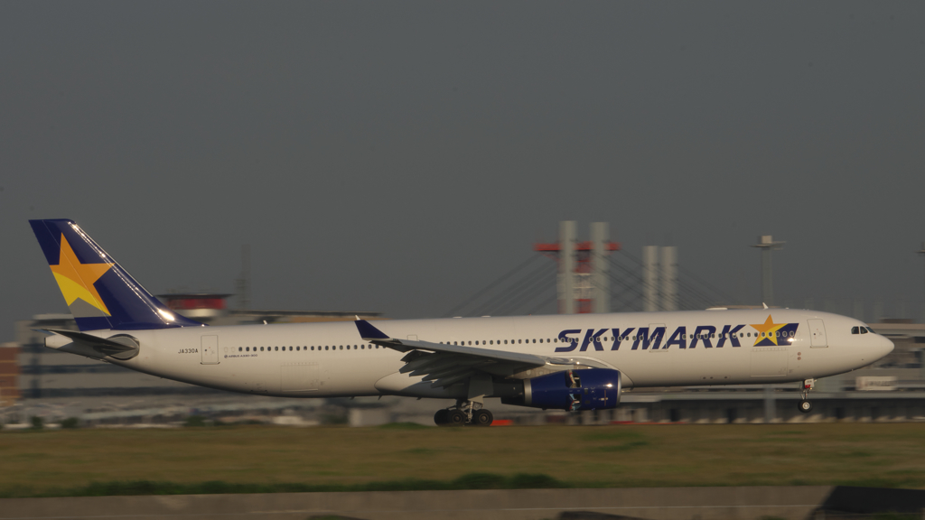 就航　SKYMARK☆　JA330A