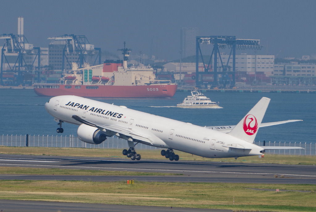 宇宙よりも遠い場所へ