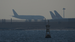 飛行機が浮いている。。。