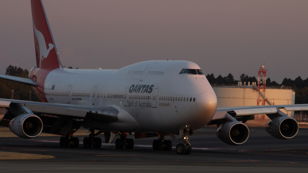 QUANTAS 747-400 