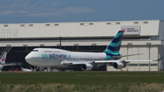 お帰りなさい　Boeing 747-446