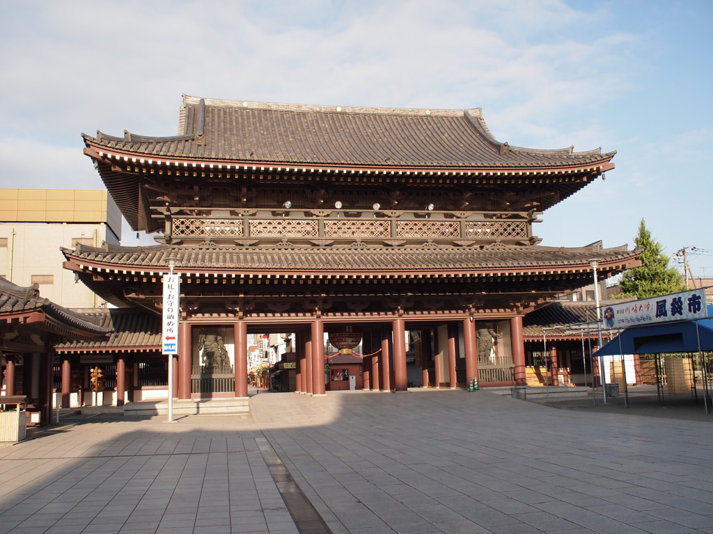 川崎大師の山門