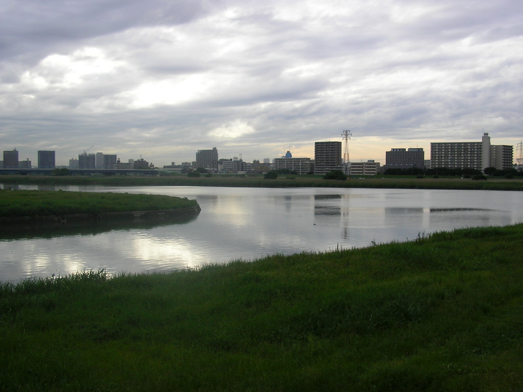 夕暮れ時の多摩川