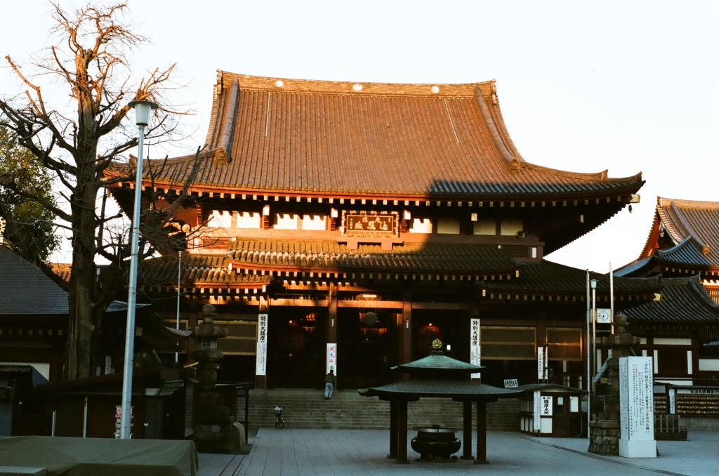 早朝の川崎大師（平間寺）