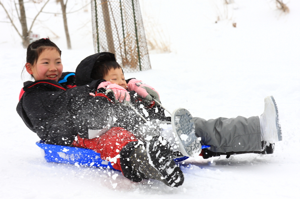 雪煙を舞い上げて