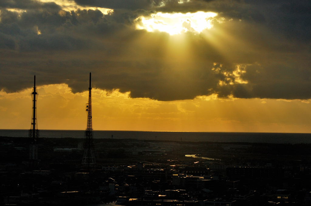 雲間より