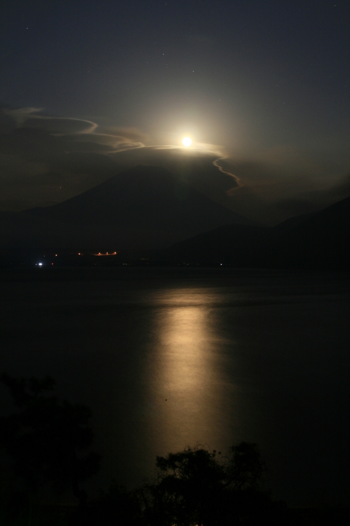 富士山と月光