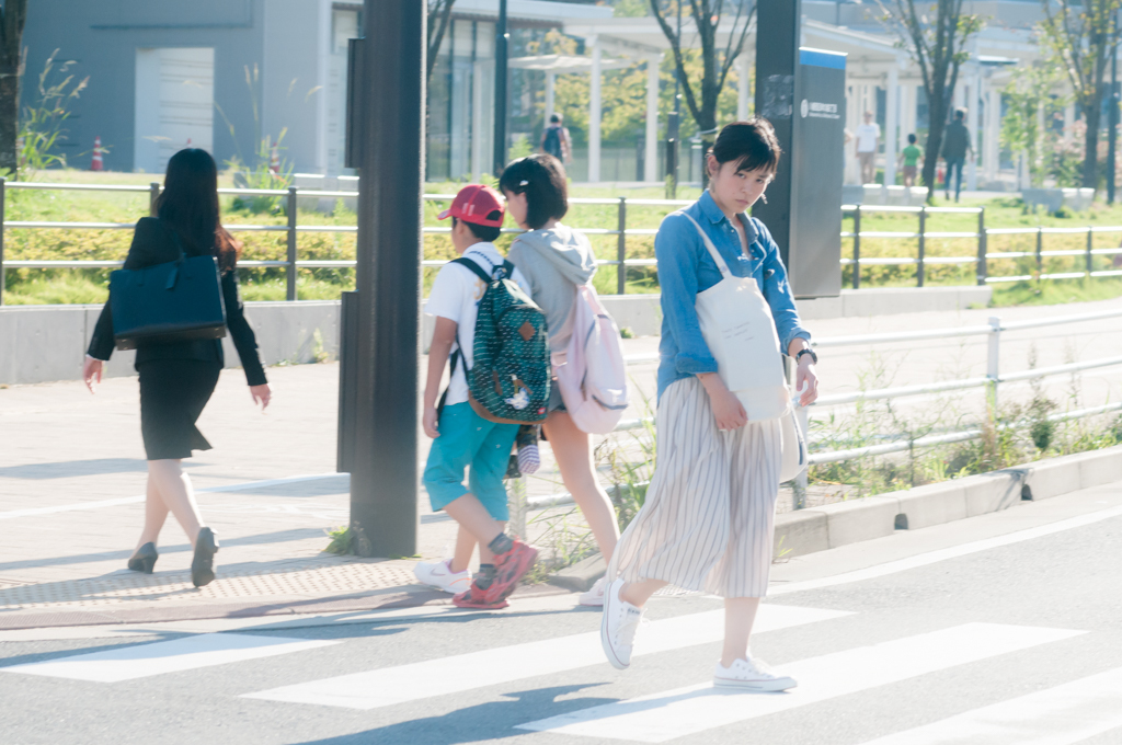 青い影とシャツ