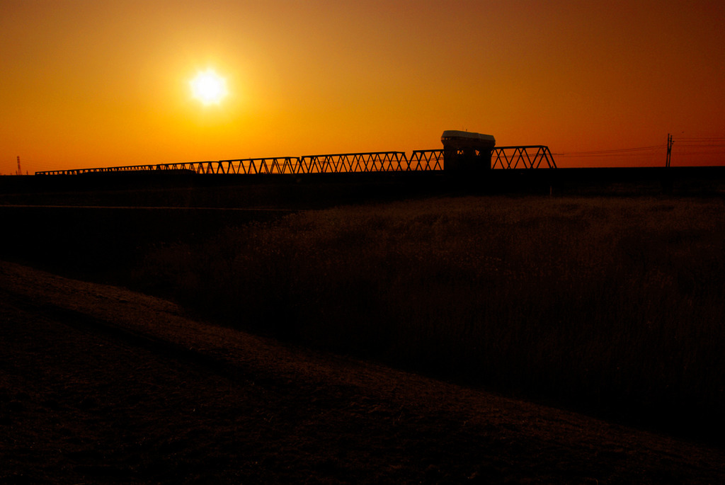 鉄橋と夕日