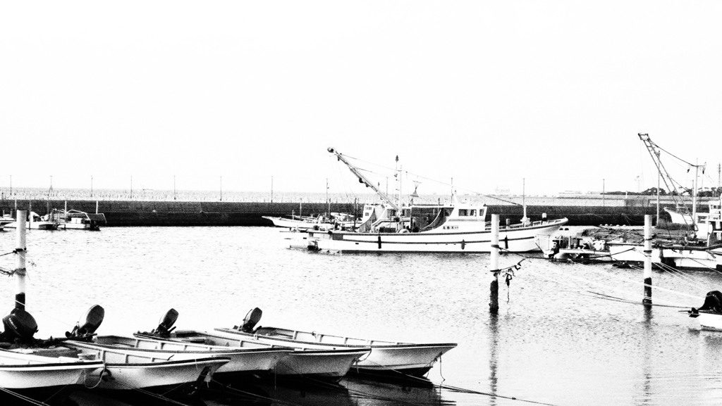 ラフモノクロームな牛込漁港