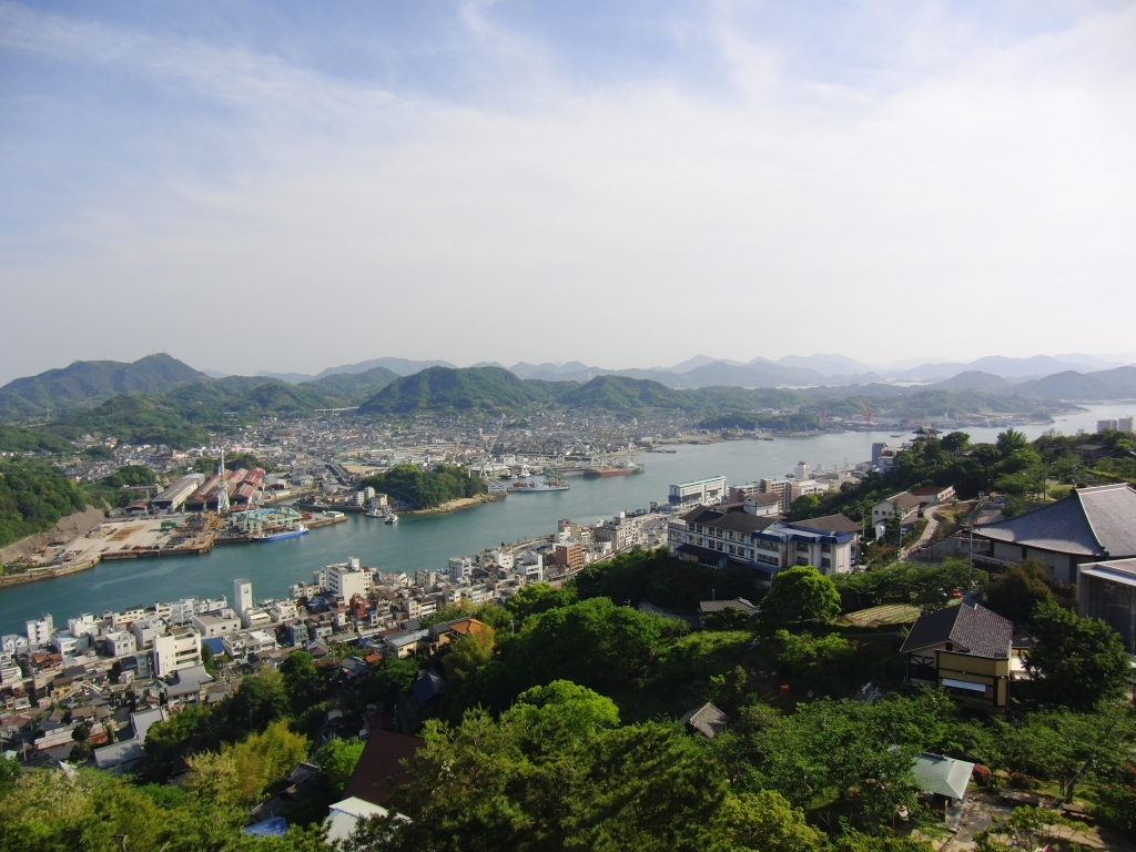 千光寺公園から瀬戸の島々を望む