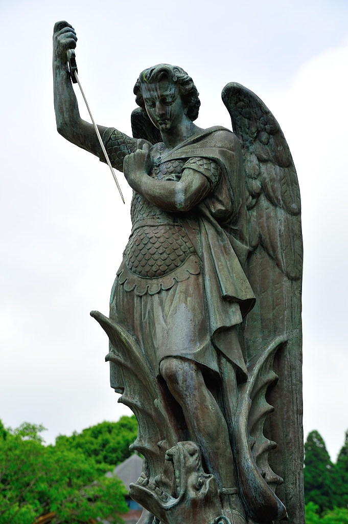大天使ミカエルの像