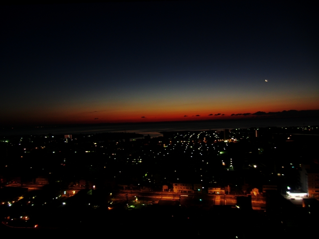 伊勢湾の夜明け