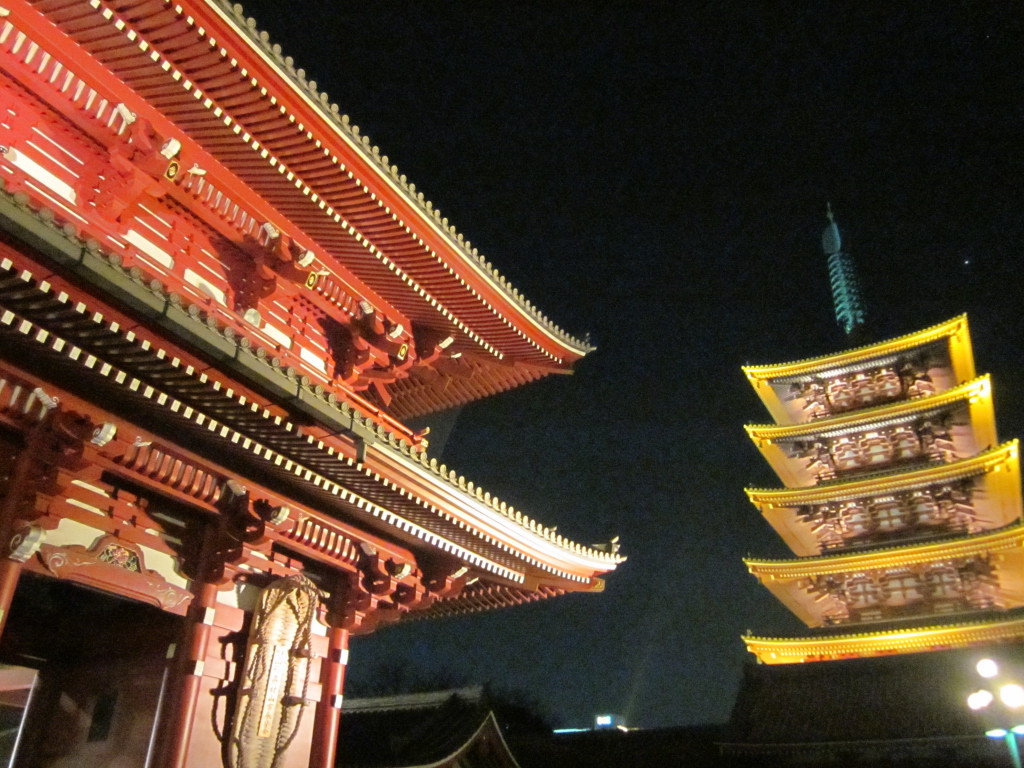 宝蔵門と五重塔
