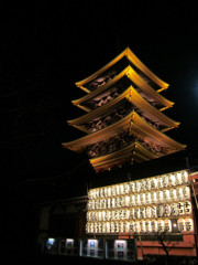 夜の五重塔